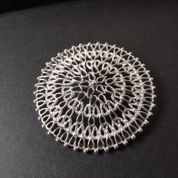 Large Round Silver Tone Sarah Coventry Brooch - Picture 1 of 7